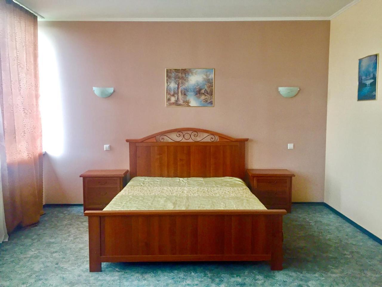 Pectoral On Khortytsia Hotel Zaporizhia Ngoại thất bức ảnh
