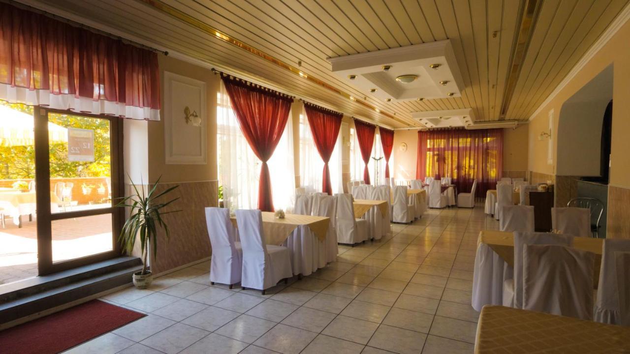 Pectoral On Khortytsia Hotel Zaporizhia Ngoại thất bức ảnh