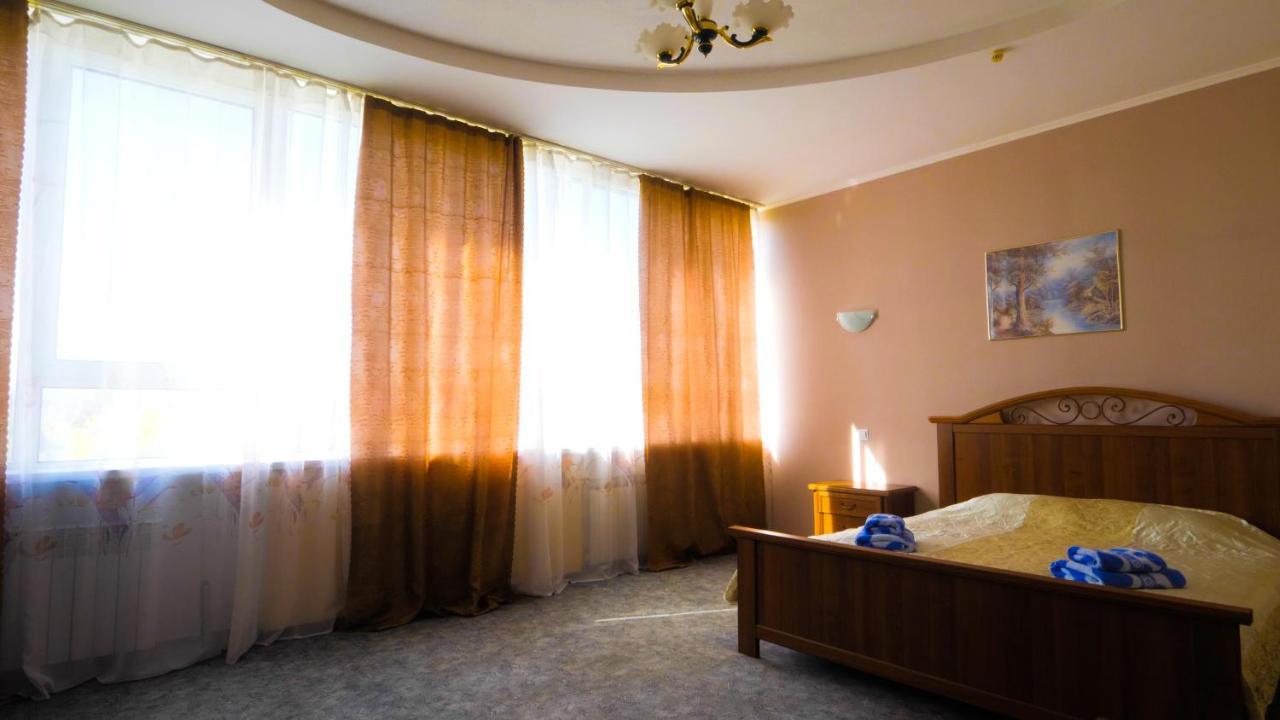 Pectoral On Khortytsia Hotel Zaporizhia Ngoại thất bức ảnh