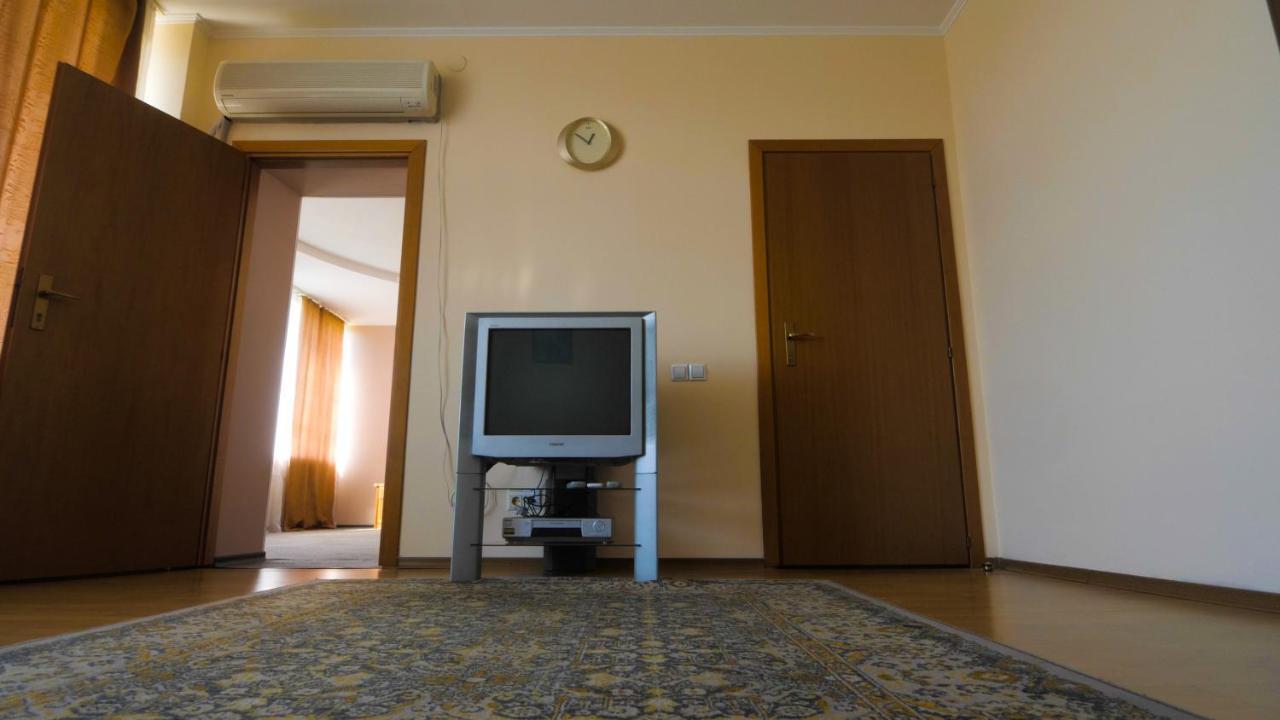 Pectoral On Khortytsia Hotel Zaporizhia Ngoại thất bức ảnh
