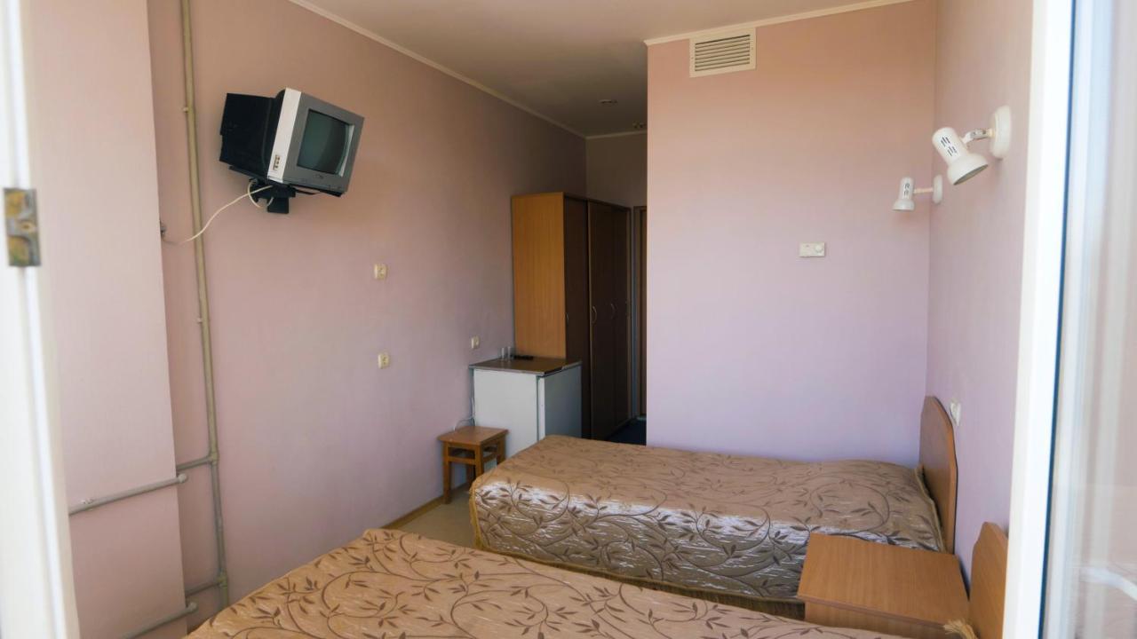 Pectoral On Khortytsia Hotel Zaporizhia Ngoại thất bức ảnh